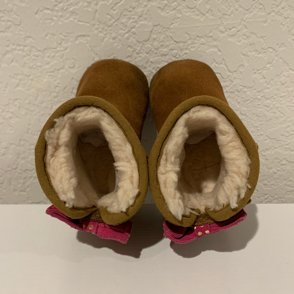 UGG Jesse Bow Boots 4/5 with box - Picture 7 of 8